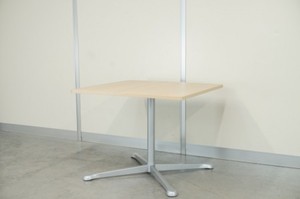 オカムラ アクティアフェロー 角テーブル W900