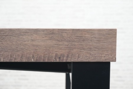 オカムラ アルトピアッツァ 1260ワークテーブル〔ブラック脚、ソーンオーク天板〕