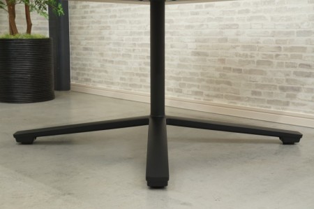 コクヨ ビエナシリーズ 角テーブル〔H550・W900、ブラック脚、ブラウン天板〕