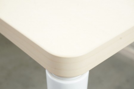 コクヨ ジュートシリーズ 1575テーブル〔4本・ホワイト・丸脚、ホワイトナチュラル天板〕