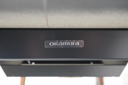 オカムラ ライブス 2110ハイテーブル〔H1000、木製脚、ブラック天板〕
