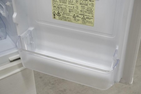 シャープ 冷凍冷蔵庫〔2ドア、137L、右開き〕