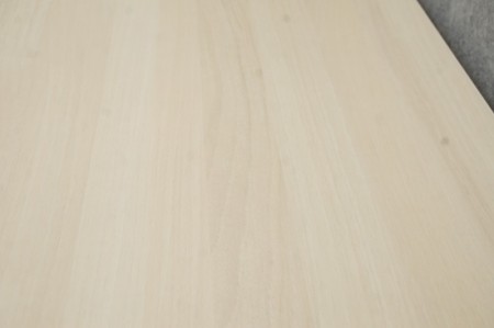 オカムラ スイフトシリーズ 147平机〔電動昇降機能・デスクパネル付、ホワイト脚〕