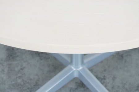 コクヨ ジュートシリーズ 円テーブル〔W900、塗装脚、ナチュラル色天板〕
