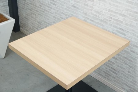オカムラ アルトピアッツァ 角テーブル〔ブラック脚、木目天板〕