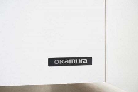 オカムラ アルトピアッツァ 1890ハイカウンター〔H900、ホワイト脚、プライズウッドライト天板〕