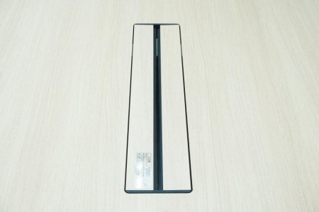 オカムラ ラティオII 2111テーブル〔ポリッシュ脚、天板同色配線ユニット付、ナチュラル天板〕