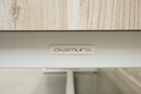 オカムラ アルトピアッツァシリーズ ベンチ〔W1600、ホワイト脚、ビンテージエルム色天板〕