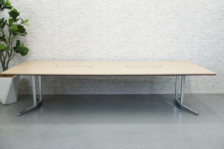 オカムラ ラティオII 3212テーブル〔ポリッシュ脚、天板同色配線ユニット付、ナチュラル天板〕