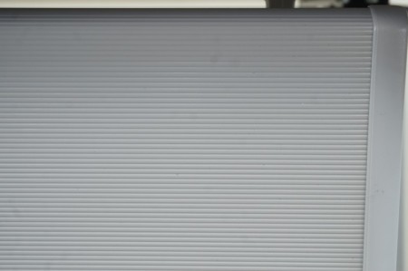 コクヨ リーフラインシリーズ 1560フォールディングテーブル4台セット〔幕板・棚付、ホワイト天板〕