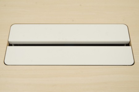 内田洋行 レムナシリーズ 1890テーブル〔ホワイト・CE脚、配線ユニット付、ナチュラル天板〕