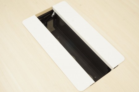 内田洋行 レムナシリーズ 1890テーブル〔ホワイト・CE脚、配線ユニット付、ナチュラル天板〕