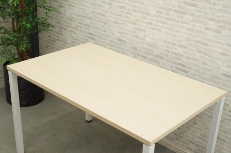 コクヨ ジュートシリーズ 1275テーブル〔4本・ホワイト・角脚、ナチュラル色天板〕