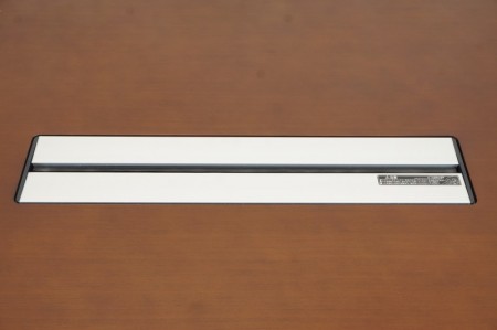 オカムラ ラティオIIシリーズ 3212テーブル〔ポリッシュ脚、配線ユニット付、ダークブラウン突板〕