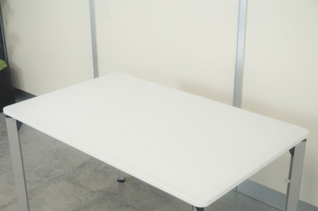 イトーキ DEシリーズ 1275テーブル〔4本脚、ホワイト色天板〕