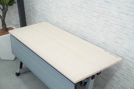 オカムラ インターアクト プロ 1560フォールディングテーブル〔幕板付、プライズウッドライト天板〕