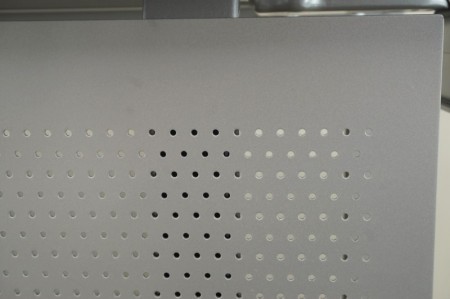 イトーキ インフューズシリーズ 167平机〔配線口タイプ、口径脚、幕板付、ダークブラウン色天板〕