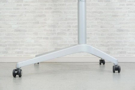 オカムラ ライズフィットIIシリーズ 昇降テーブル〔シルバー脚、角型・ナチュラル色天板〕