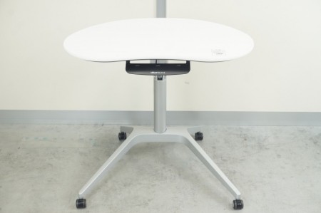 オカムラ ライズフィットIIシリーズ 昇降テーブル〔そら豆型、シルバー脚、ホワイト色天板〕