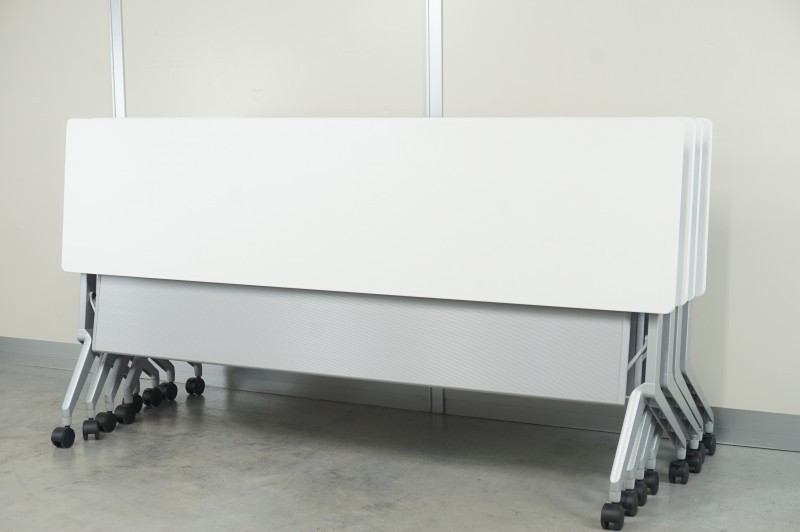 コクヨ リーフラインシリーズ 1845フォールディングテーブル〔幕板・棚付、ホワイト色天板〕