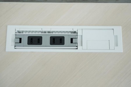 オカムラ スイフト 1616L型デスク〔電動昇降機能付、ホワイト脚〕