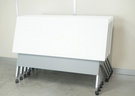 オカムラ フラプターシリーズ 1560フォールディングテーブル〔幕板付、ホワイト色天板〕