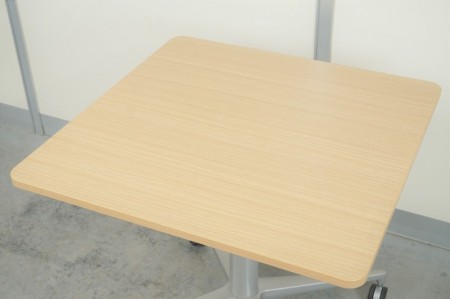 イトーキ DEシリーズ 角テーブル〔キャスター脚、W750、ナチュラル色天板〕