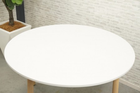 イトーキ ウーノシリーズ 円テーブル〔1200Φ、木脚、ホワイト天板〕