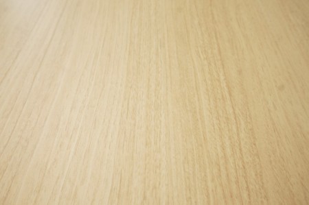 オカムラ プリシードシリーズ 3212テーブル〔ポリッシュ脚、配線ユニット付、ナチュラル天板〕