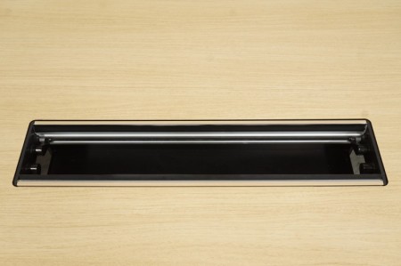 オカムラ プリシードシリーズ 3212テーブル〔ポリッシュ脚、配線ユニット付、ナチュラル天板〕