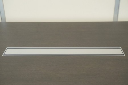 コクヨ サイビシリーズ 3212テーブル〔シルバー脚、配線ユニット付、ダークブラウン色天板〕