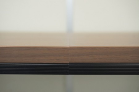 オカムラ ラティオIIシリーズ 3212テーブル〔ポリッシュ脚、ダークブラウン色天板〕