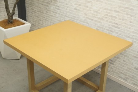 角テーブル+スツール5点セット〔テーブル:H630・900角/スツール:H435、座レッド〕