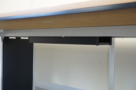 オカムラ ラティオIIシリーズ 3612テーブル〔ポリッシュ脚、配線ユニット付、ブラウン天板〕