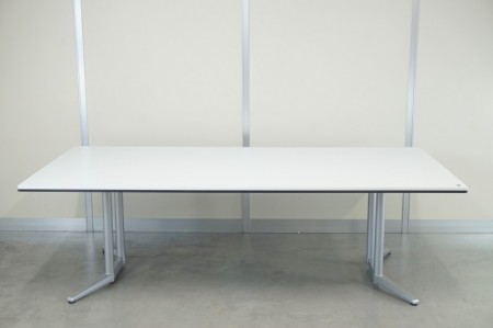 オカムラ ラティオIIシリーズ 2412テーブル〔塗装脚、ホワイト色天板〕
