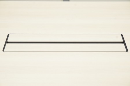 オカムラ ブレスタシリーズ 1880テーブル〔W1750、配線ユニット付、プライズウッドライト天板〕