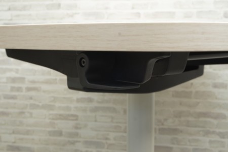 オカムラ ライブスシリーズ 角テーブル〔楕円形、W750、天板フラップ式、プライズウッドライト天板〕