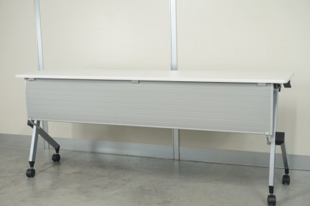 イトーキ HXシリーズ 1560フォールディングテーブル〔幕板・棚付、ホワイト色天板〕