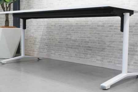 コクヨ デイズテーブル フリップトップ 1880テーブル〔天板固定式、キャスター脚〕