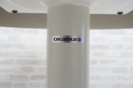 オカムラ アルトピアッツァ 円テーブル〔900Φ、ホワイト脚、プライズウッドライト天板〕