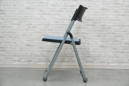 オカムラ 8168A パイプ椅子〔背樹脂/座パッドタイプ〕