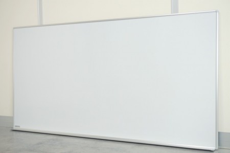 オカムラ ホワイトボード〔壁掛、W1800、暗線入〕