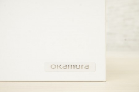 オカムラ アルトピアッツァシリーズ 2020テーブル〔ホワイト脚、中央天板・コンセントユニット付〕