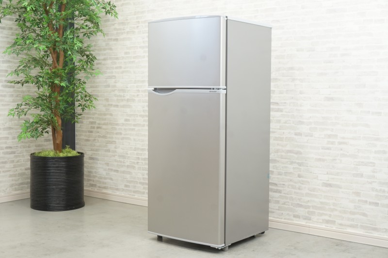 シャープ 冷凍冷蔵庫〔2ドア、128L、右開き、シルバー〕 | 中古 