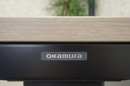 オカムラ スイフトシリーズ 188平机+3段ワゴンセット〔電動昇降機能付、ブラック脚〕