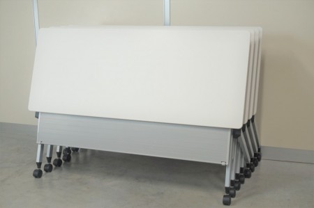 イトーキ HXシリーズ 1560フォールディングテーブル〔幕板・棚付、ホワイト色天板〕